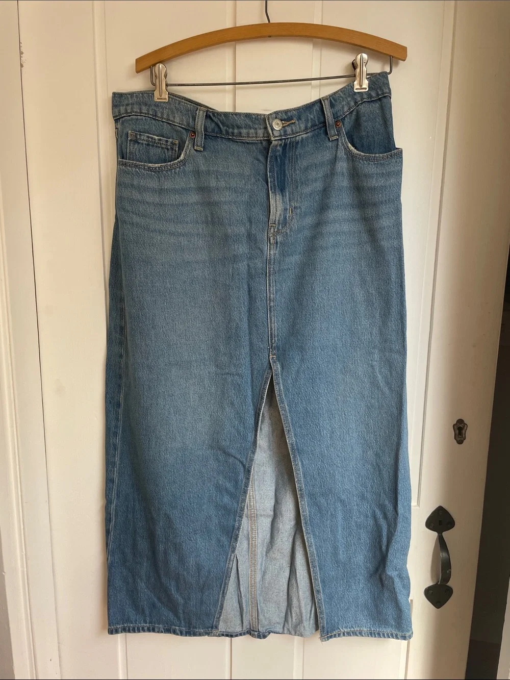 Old Navy Light Blue Denim Skirt - Mid Rise
